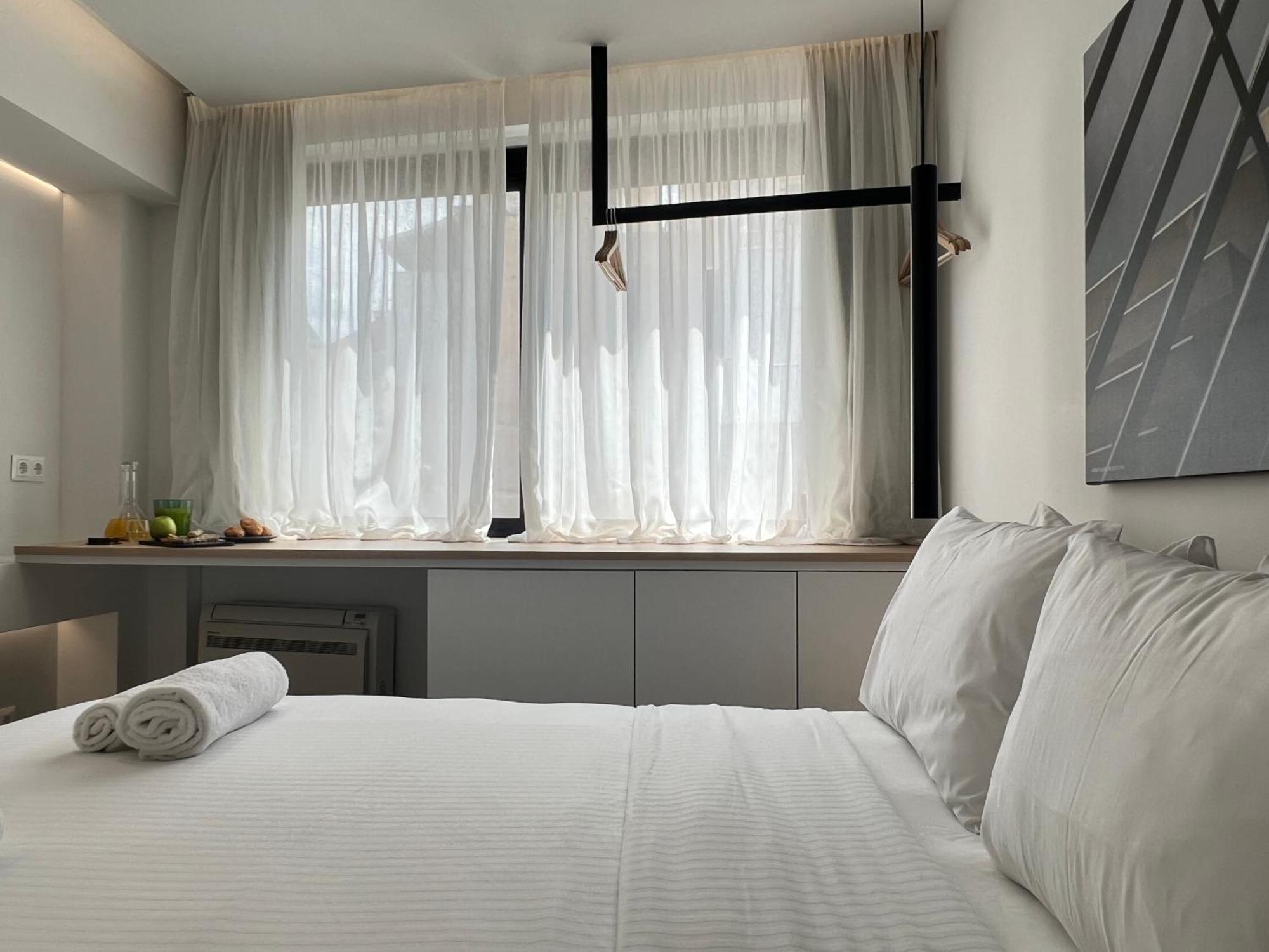 The Dazzling Glimpse Acropolis Suites Афины Экстерьер фото