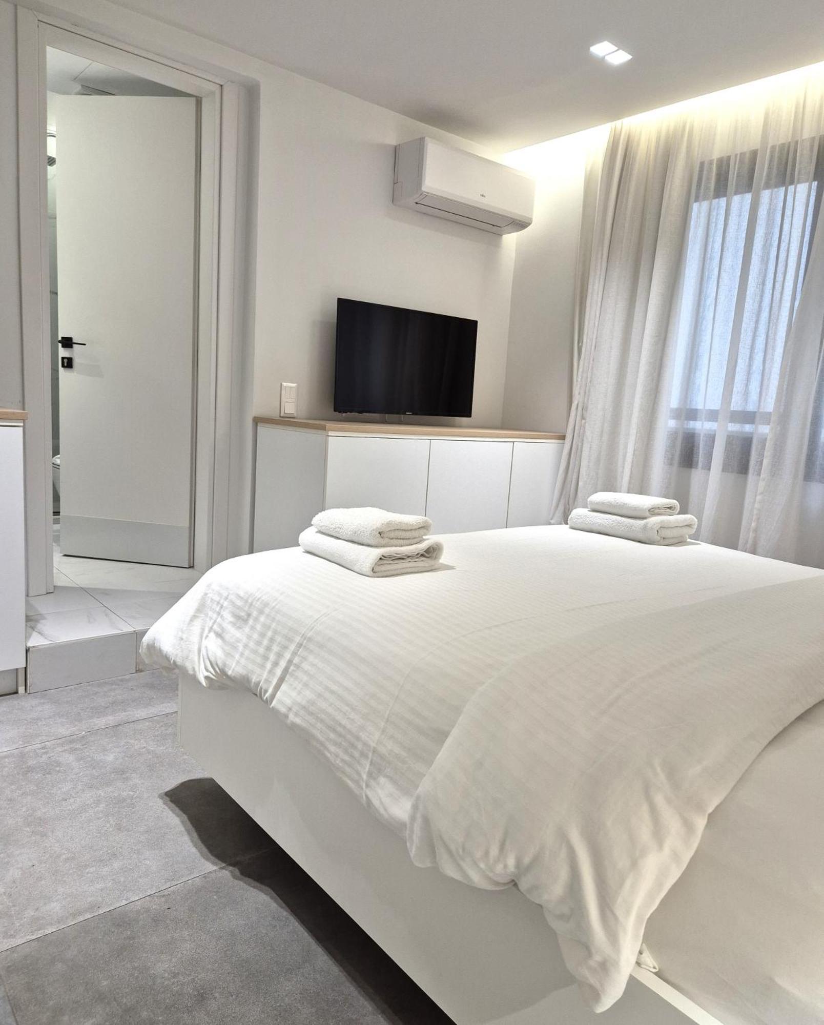 The Dazzling Glimpse Acropolis Suites Афины Экстерьер фото