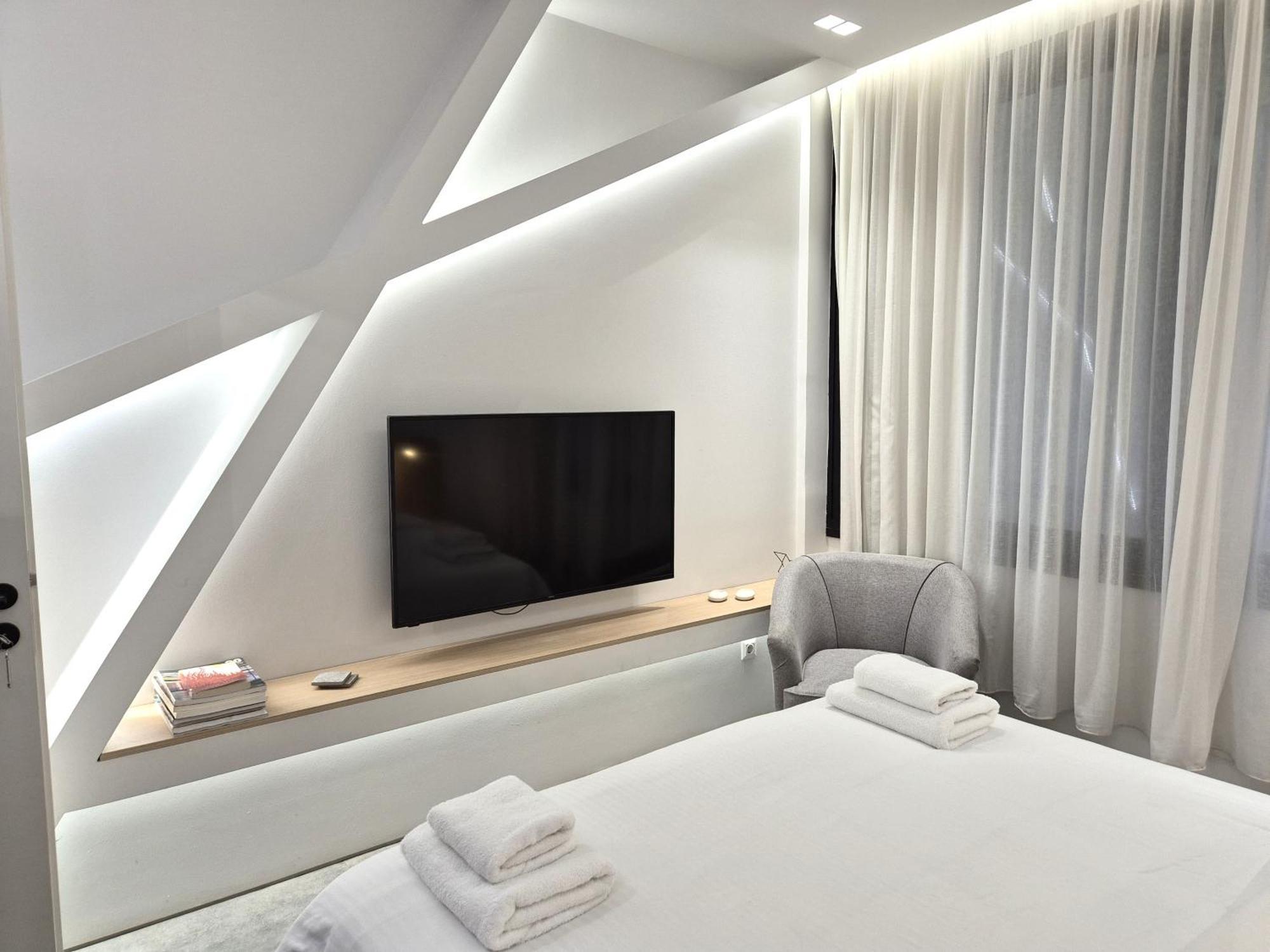 The Dazzling Glimpse Acropolis Suites Афины Экстерьер фото